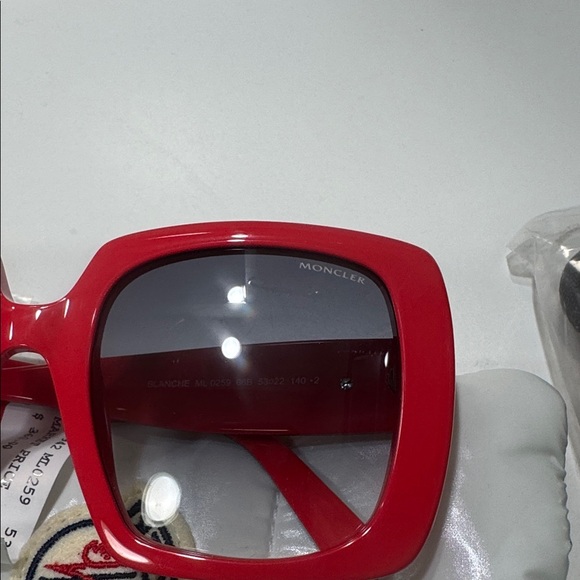 Moncler Bold Red Sunglasses Red - Picture 4 of 9